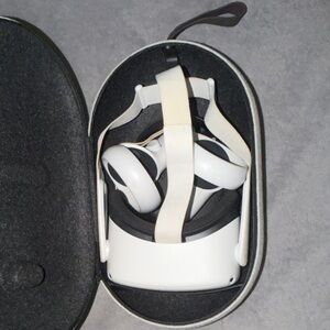 Oculus / Meta Quest 2 VR Headset – Full Set